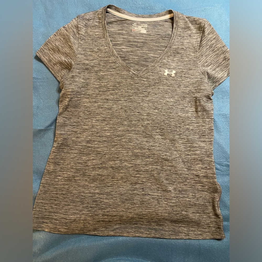 XL Under Armor grey Tshirt. Excellent condition